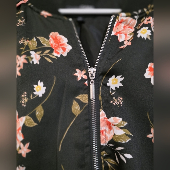 OuterEdge Floral Zip Up Lightweight Jacket Size 2x - Picture 3 of 6